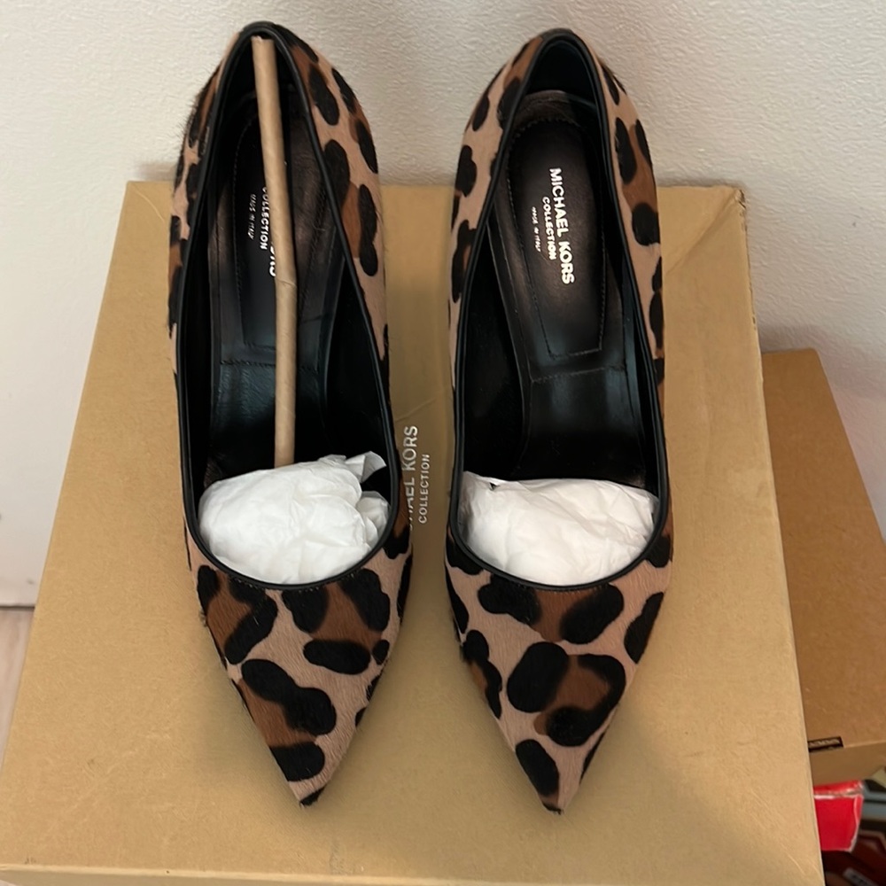 MICHAEL KORS COLLECTION
Gretel Leopard Calf Hair Pump Size 7.5